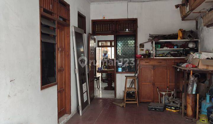 Dijual Rumah Besar di Hitung Tanah Daerah Kedoya Jalan Utama 2