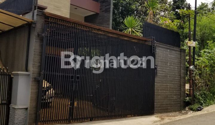 Rumah 3 lantai dengan kolam renang setra murni bandung utara dekat setiabudi dan tol pasteur  1