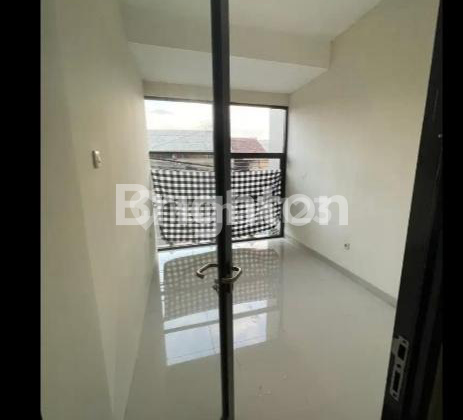 SHOPHOUSE IN CENTRAL CIPEDES NEAR PVJ BANDUNG SHOPHOUSE IN CENTRAL CIPEDES NEAR PVJ BANDUNG