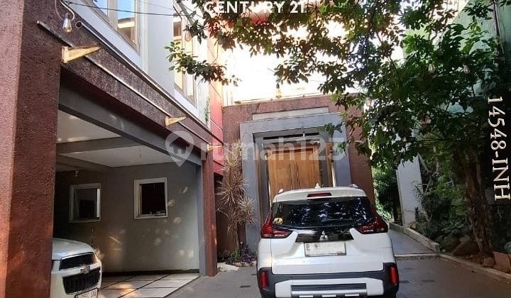 Dijual Rumah Luas Bangun Dari Kavling Dengan Pool Di Bintaro 