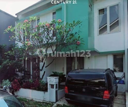 HOT SALE Rumah Dengan Halaman Belakang Luas Di Emerald Bintaro