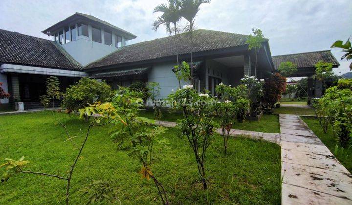 Dijual Cepat Rumah villa yg besar di Majalengka Jawa barat
 2