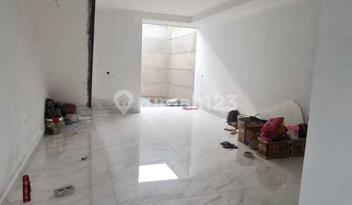 Rumah di Taman Mekar Utama