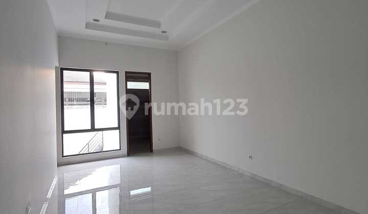 Rumah Nyaman Bagus Terawat di Mekar Wangi