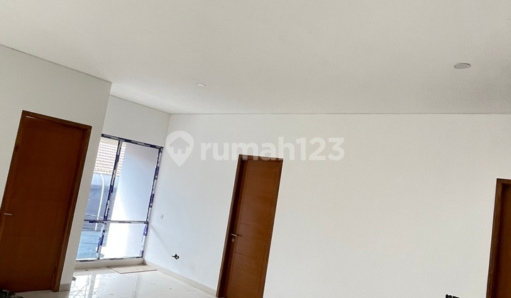 Rumah Lux Baru Mainroad di Cipaganti Rumah Lux Baru Mainroad di Cipaganti