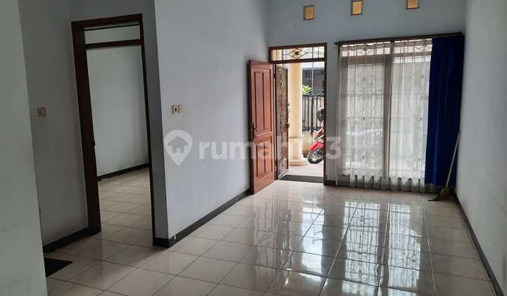 Rumah Nyaman Terawat di Taman Kopo Indah 3 Rumah Nyaman Terawat di Taman Kopo Indah 3