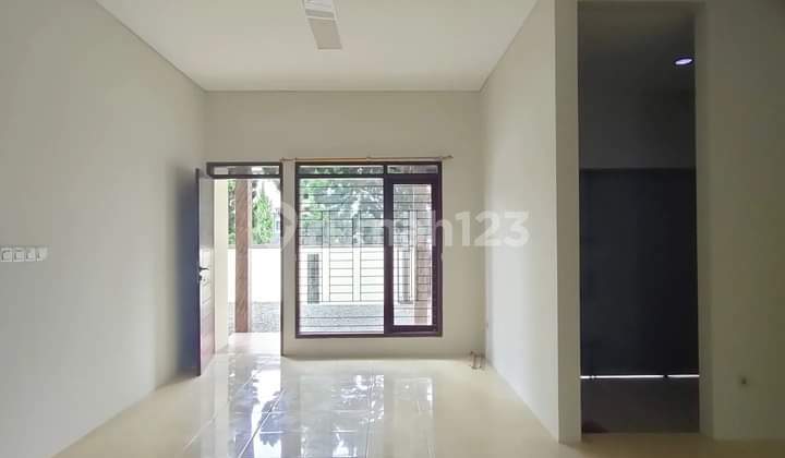 Rumah Bagus Terawat Dan Nyaman di Singgasana Pradana