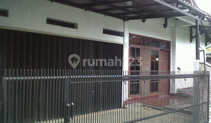 Rumah Terawat dan Nyaman di Antapani Bandung Rumah Terawat dan Nyaman di Antapani Bandung