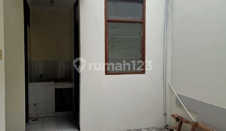 Rumah Terawat Nyaman Dan Aman di Komplek Singgasana Pradana 3