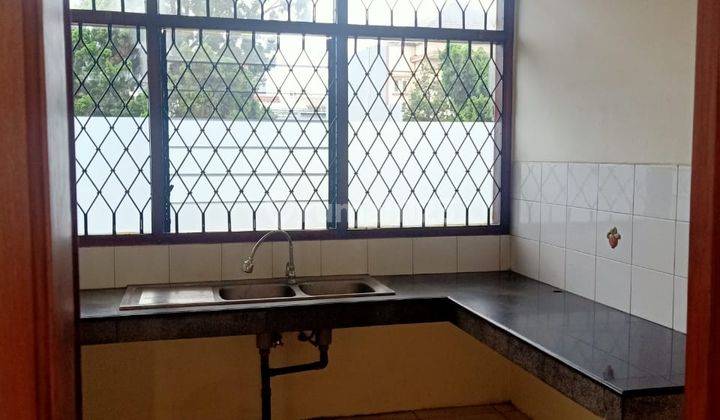 Rumah Terawat Nyaman Dan Aman di Komplek Singgasana Pradana 4