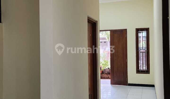 Rumah Siap Huni Terawat Strategis dan Aman di Mekar Wangi