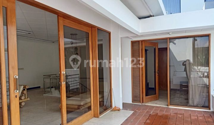 Dijual Rumah Langka Terawat Bagus di Mainroad Hegarmanah Bandung 2