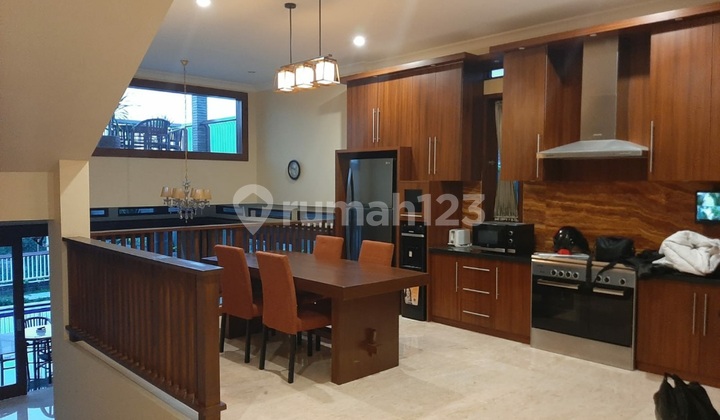 Rumah Lux Furnished Swimming Pool di Ciumbuleuit Bandung 2