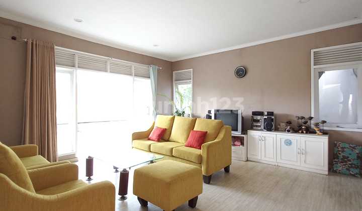 Rumah Hook Terawat dan Asri di Kota Baru Parahyangan Bandung Rumah Hook Terawat dan Asri di Kota Baru Parahyangan Bandung