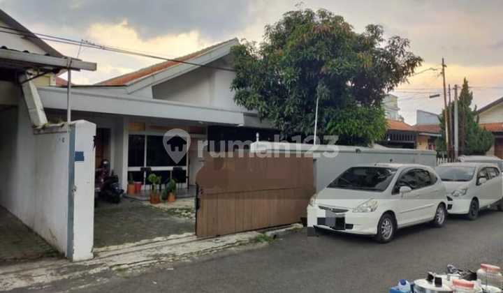 Cepat Rumah Posisi Hoek Terawat Nyaman di Pusat Kota Turangga