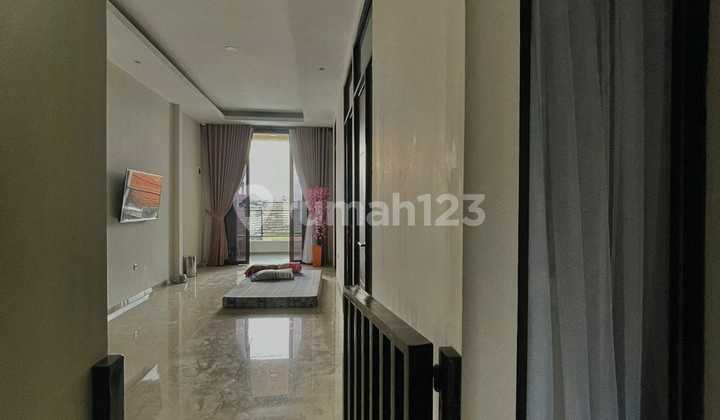 Rumah Semi Furnish 2,5 Lantai di Komplek Istana Kawaluyaan Bandung