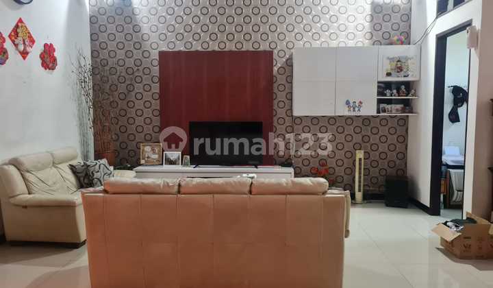 Rumah Lux Minimalis Nyaman dan Aman di Taman Holis Indah 2
