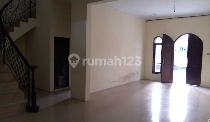 Rumah 2 Lantai Nyaman dan Aman di Sayap Pelajar Pejuang Bandung Rumah 2 Lantai Nyaman dan Aman di Sayap Pelajar Pejuang Bandung