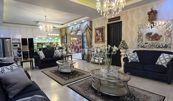 Rumah 2 Lantai Semi Furnish Terawat Asri di Kota Baru Parahyangan