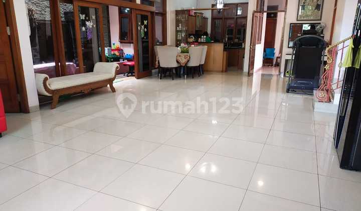Rumah Posisi Hoek Semi Furnished Siap Huni Terawat di Batununggal Rumah Posisi Hoek Semi Furnished Siap Huni Terawat di Batununggal