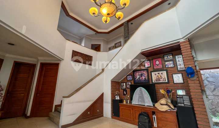 Rumah 2 Lantai Semi Furnished Siap Huni dan Nyaman Lokasi Batununggal Bandung Rumah 2 Lantai Semi Furnished Siap Huni dan Nyaman Lokasi Batununggal Bandung