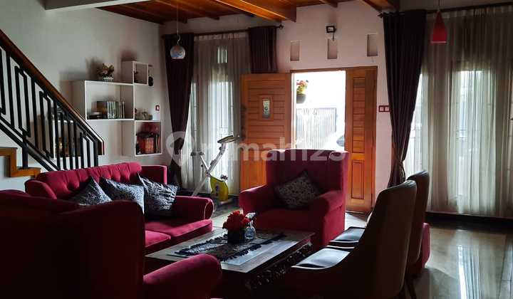 Dijual Rumah Nyaman 2 Lantai Lokasi di Logam Buah Batu, Bandung
