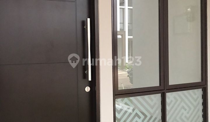 Disewakan Rumah 2 Lantai Bangunan Baru dan Nyaman Lokasi di Podomoro Park Bandung 2