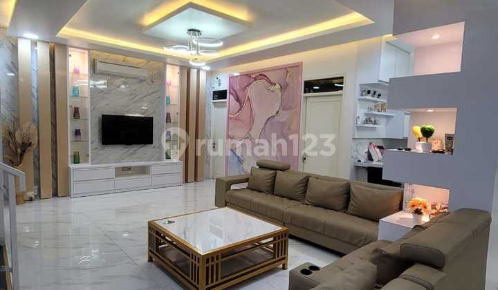 Dijual Rumah Lux Modern 3 Lantai Siap Huni di Singgasana Pradana Bandung Dijual Rumah Lux Modern 3 Lantai Siap Huni di Singgasana Pradana Bandung