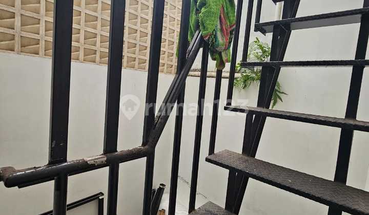 SPACIOUS STRATEGIC SHOPHOUSE IN FAVORITE BUSY LOCATION READY TO USE IN MEKAR WANGI BANDUNG 2