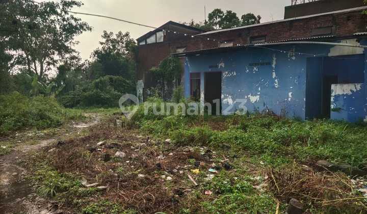 "Sold shop in front of Kahatex 3 Rancaekek Bandung Provincial Road" 1