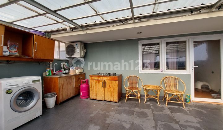 4-STORY SHOPHOUSE IN A STRATEGIC DOWNTOWN LOCATION, READY TO OCCUPY ON AHMAD DAHLAN STREET, BANDUNG. 1