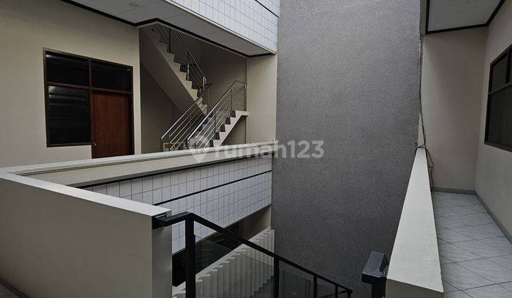 RUKO STRATEGIS LUAS 3 LANTAI SIAP PAKAI DI TEGALEGA BANDUNG 2