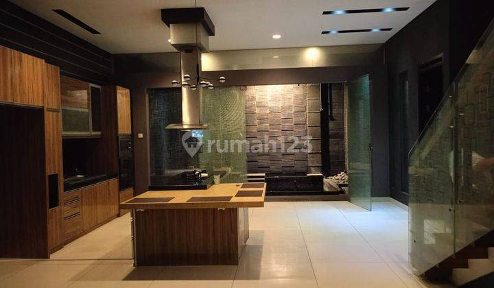 Rumah Lux Nyaman Terawat 2,5 Lantai Siap Huni di Singgasana Bandung