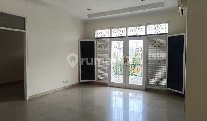 RUMAH HOOK LUAS NYAMAN MINIMALIS MODERN SIAP HUNI DI SINGGASANA PRADANA BANDUNG 1