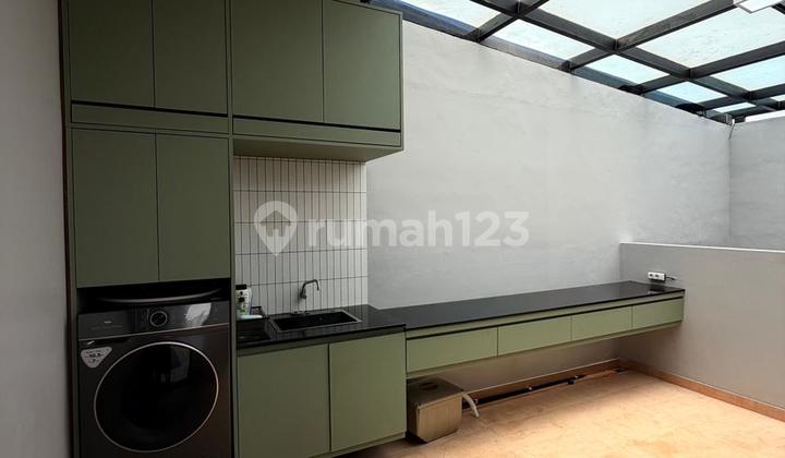 "Dijual Rumah Singgasana Dkt Gbi Mekar Wangi Stairway,Rs.santosa