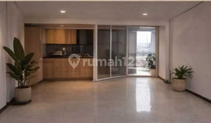 For Rent: Main Road Shop House in Gegerkalong Hilir, Near UPI and RSHS 2