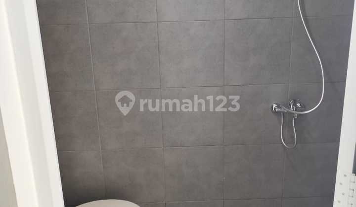 Murah Dijual Apartemen Westown View Tipe Studio - Baru Gress Bonus Kitchen Set, Ac , Water Heater - Tower La Chifa- Lantai 32 Dekat Royal Residence , Pakuwon Mall 2
