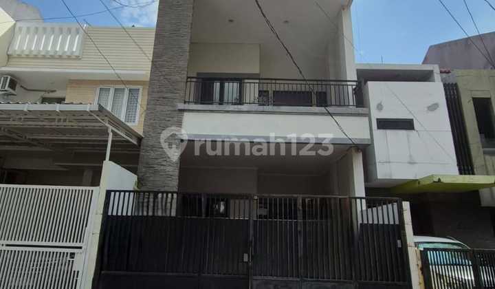 3-Story House Good Quick Sale in Sunter