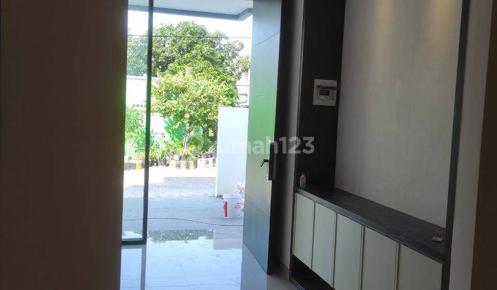 Rumah Baru Modern Kekinian Semi Furnish Di Babatan Pantai Surabaya Timur  2