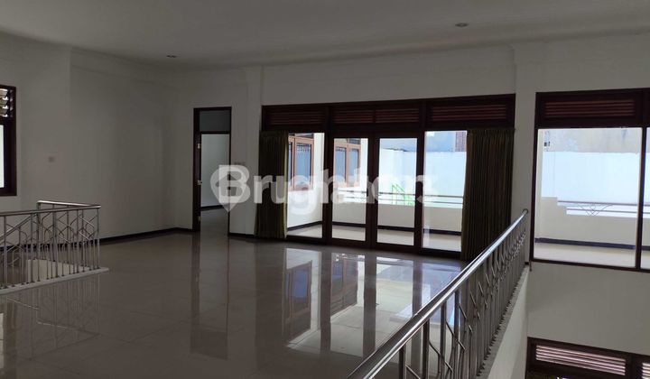 Beautiful Kertajaya House Ready to Occupied, One Step to Galaxy Mall, MERR Main Road, Araya 2