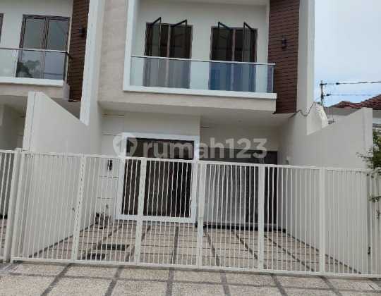 New House 2 Units Modern One Step to Rungkut 2