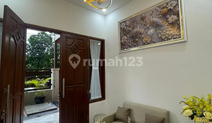 Hunian Modern Rumah 2 Lantai Dharmahusada Surabaya Timur
