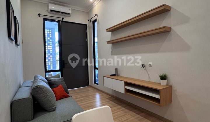 Rumah Cantik Konsep Modern di Pakuwon City & Full Furnish Modern Rumah Cantik Konsep Modern di Pakuwon City & Full Furnish Modern