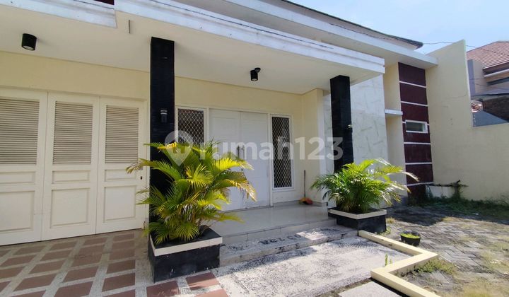 Ready-to-Occupy 1-Story House in Manyar Housing Surabaya Strategic Location 1