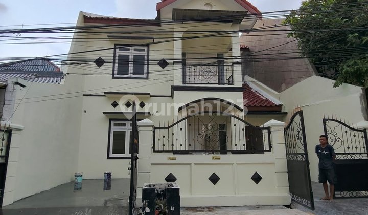 Rumah Sutorejo dengan 4 Kamar Tidur Akses Mudah