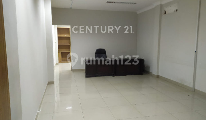 3-Story Shop House Fully Furnished in Duren Tiga, South Jakarta 2