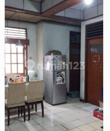 Rumah tua hitung tanah lokasi bagus di jakarta timur 1