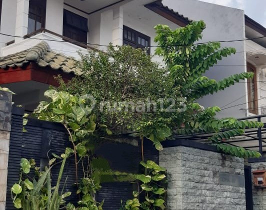 Ready-to-Occupy House in a Good Location at Rawa Barat, Kebayoran Baru