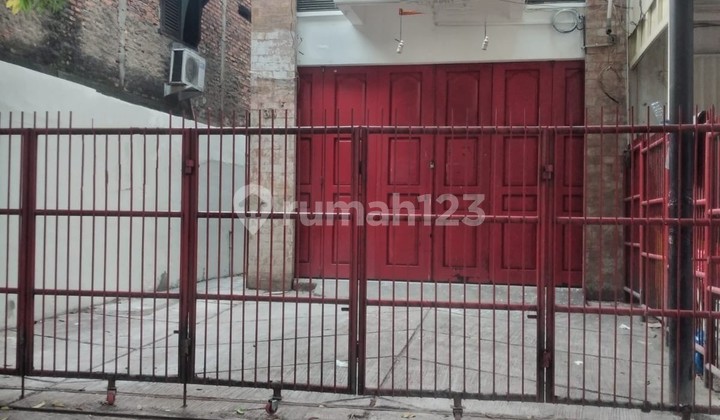 Ruko 3 Lantai Pinggir Jalan Besar di Gandaria Kebayoran Lama