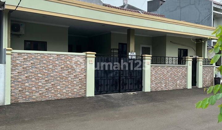 For Sale Attached House SHM Furnished In Regensi Melati Mas, Serpong 2